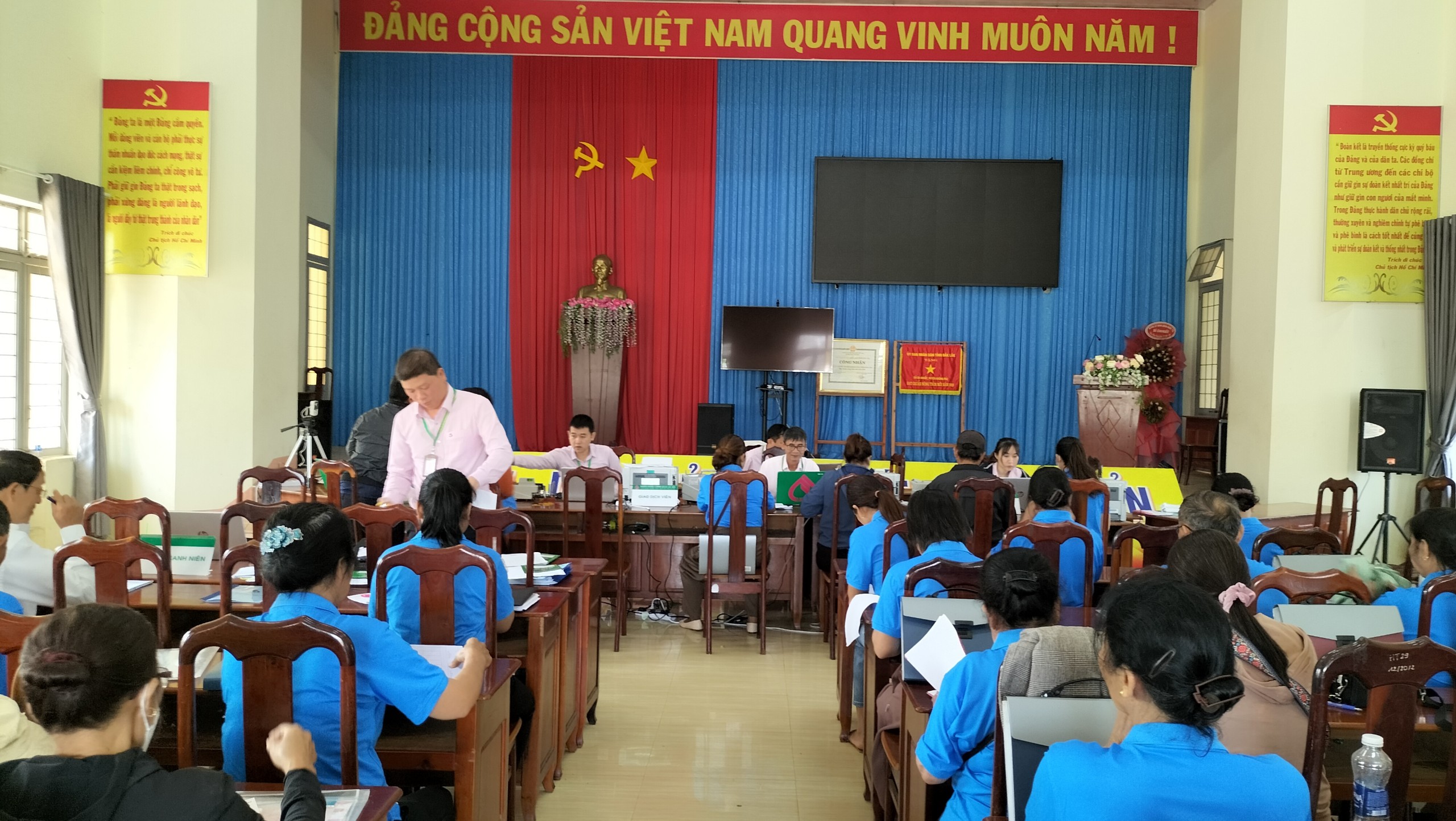 CÔNG TÁC TRIỂN KHAI NGUỒN VỐN TÍN DỤNG CHÍNH SÁCH ƯU ĐÃI TRÊN ĐỊA BÀN XÃ EA KNUẾC.