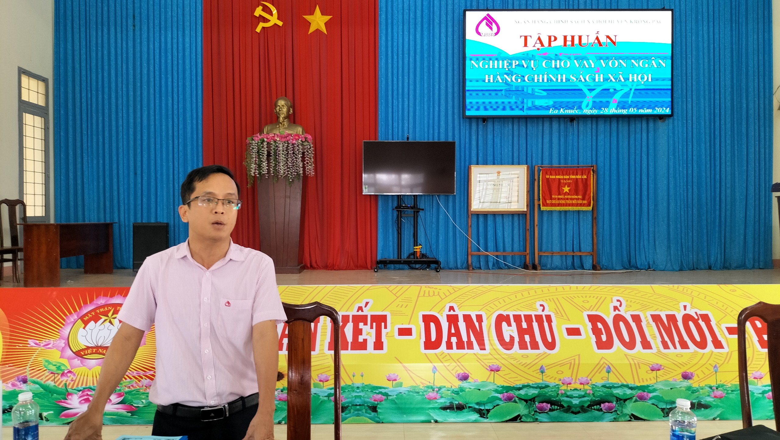 Hội LHPN phụ nữ xã tham gia tập huấn nghiệp vụ vay vốn ngân hàng chính sách xã hội Huyện Krông Păc