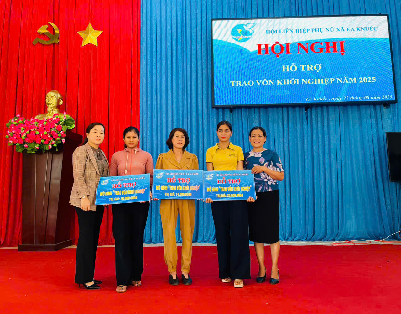 z6933235855672_9120a7155343b18f7dbd18ea057d41c0