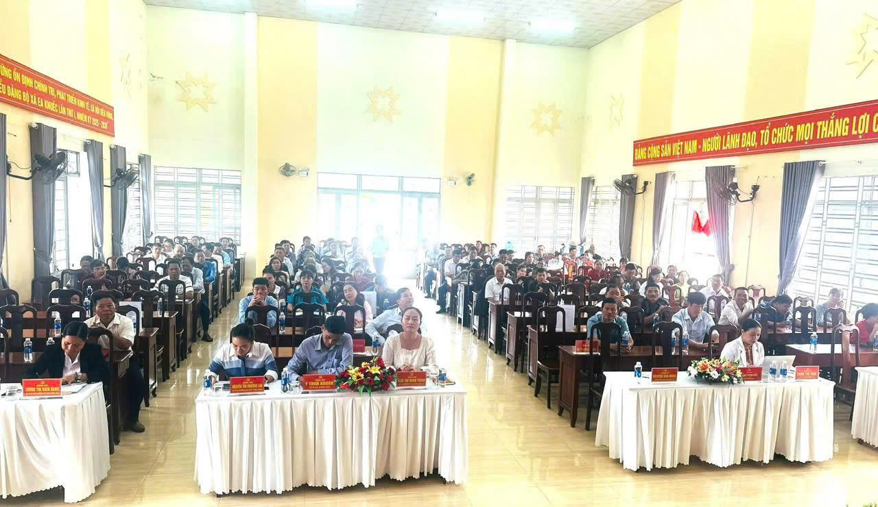 BAN THƯỜNG VỤ ĐẢNG UỶ XÃ EA KNUẾC TỔ CHỨC HỘI NGHỊ QUÁN TRIỆT, TRIỂN KHAI CÁC NGHỊ QUYẾT,  QUY ĐỊNH CỦA TRUNG ƯƠNG VÀ CỦA TỈNH