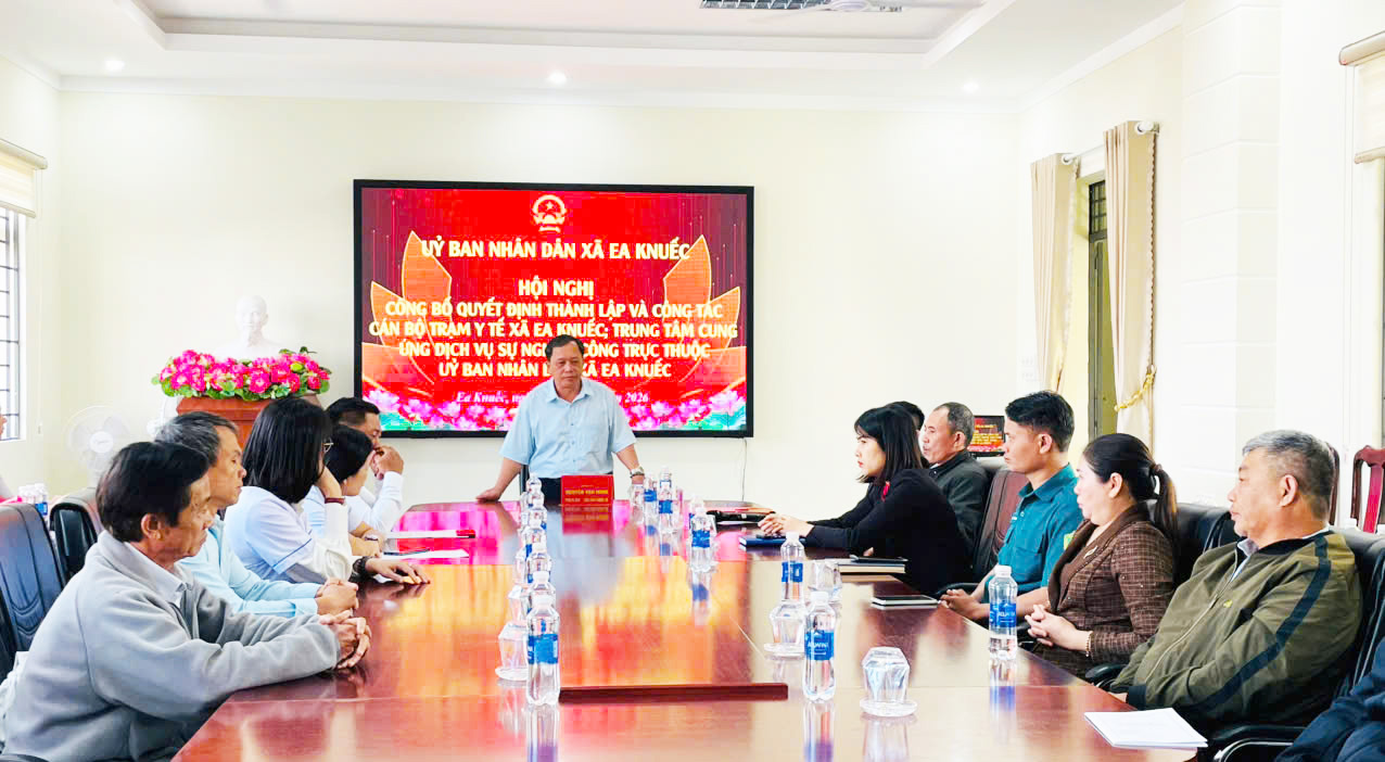 UBND xã Ea Knuếc tổ chức hội nghị công bố Quyết định thành lập Trạm y tế xã và Trung tâm Cung ứng Dịch vụ sự nghiệp công xã Ea Knuếc