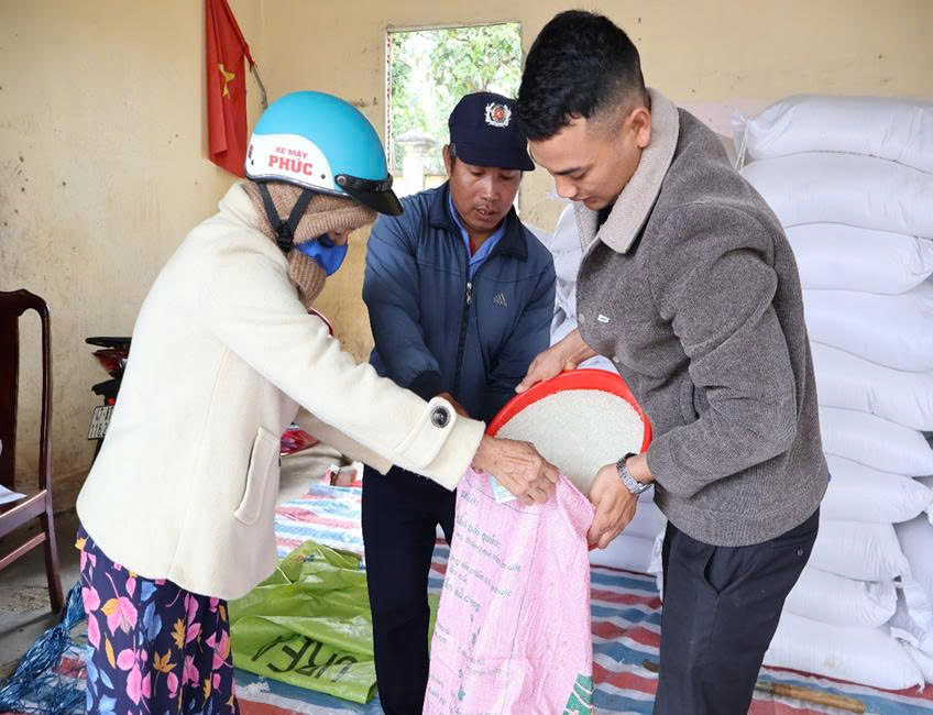 UBND xã Ea Knuếc tổ chức cấp phát gạo cứu đói dịp Tết Nguyên đán Bính Ngọ năm 2026.