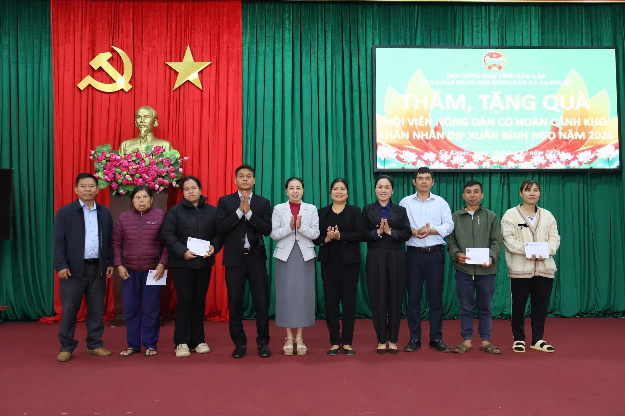 UBMTTQVN xã Ea Knuếc tổ chức trao tặng quà cho người nghèo nhân dịp Tết nguyên đán Bính Ngọ năm 2026.