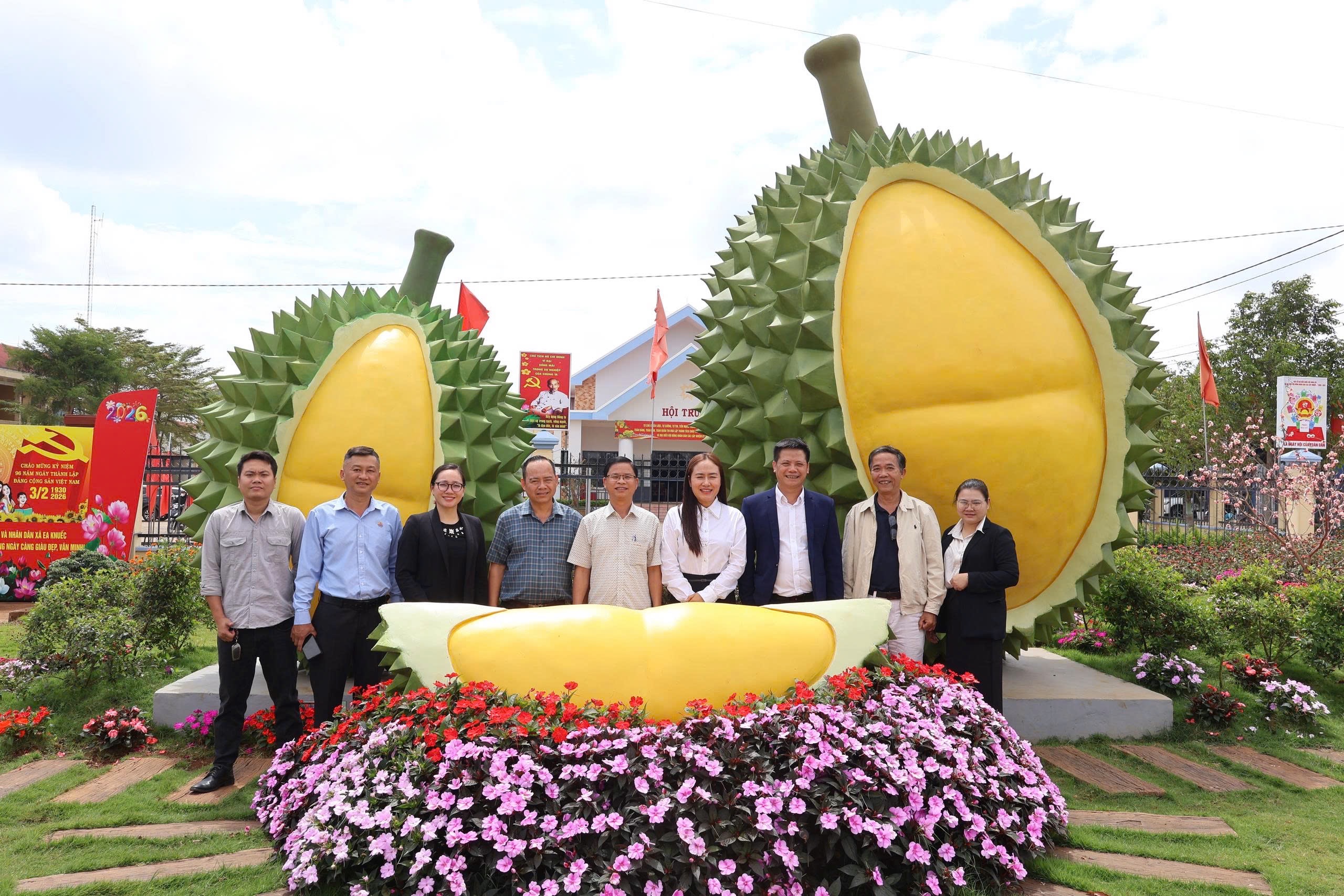 Đảng ủy – Uỷ ban nhân dân xã Ea Knuếc làm việc với Hiệp hội sầu riêng tỉnh Đak Lak.