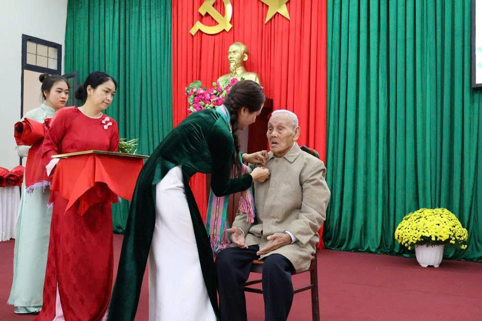 z7496521833407_47b6f1ec7091df48d203e887487c1076