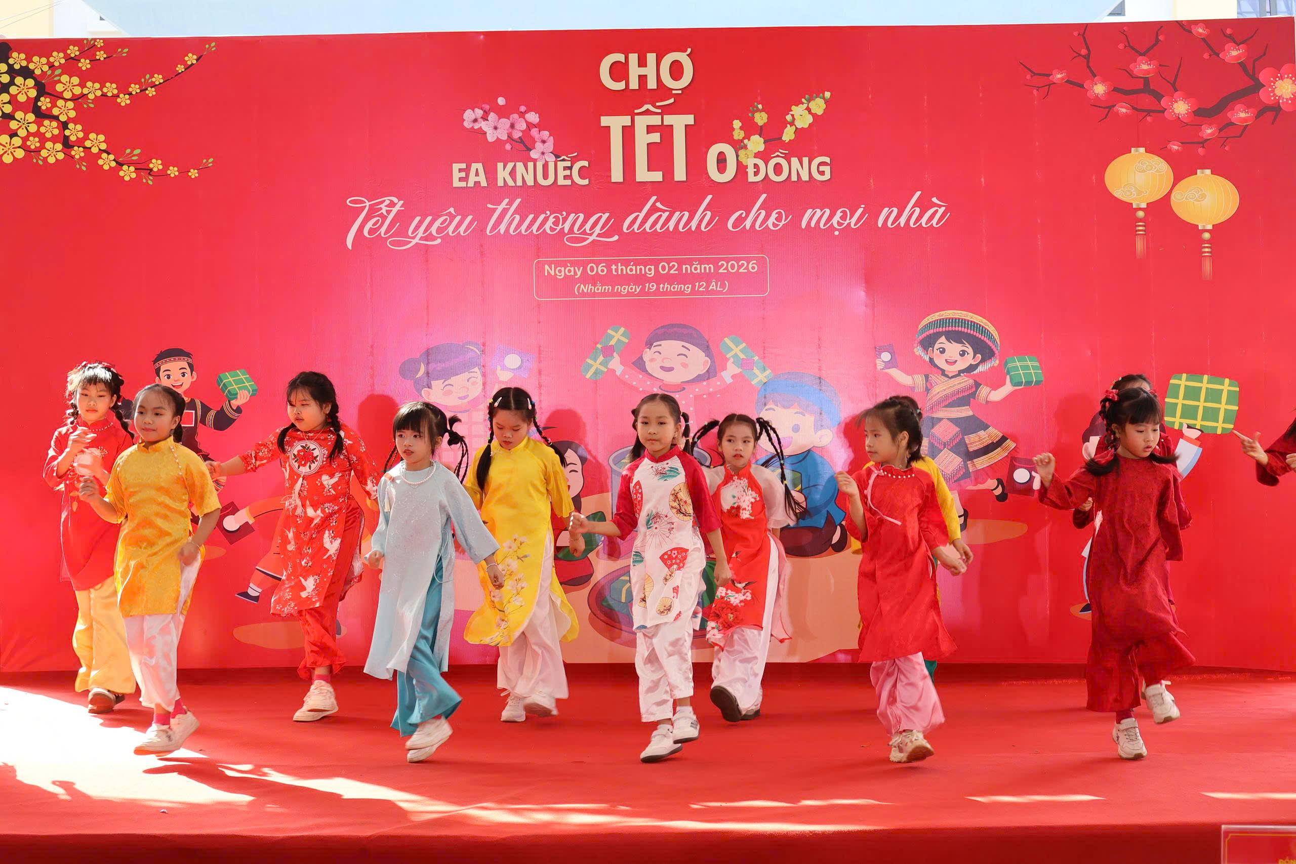 Xã Ea Knuếc Ấm tình "chợ 0 đồng" Tết yêu thương dành cho mọi nhà xuân Bính Ngọ 2026.