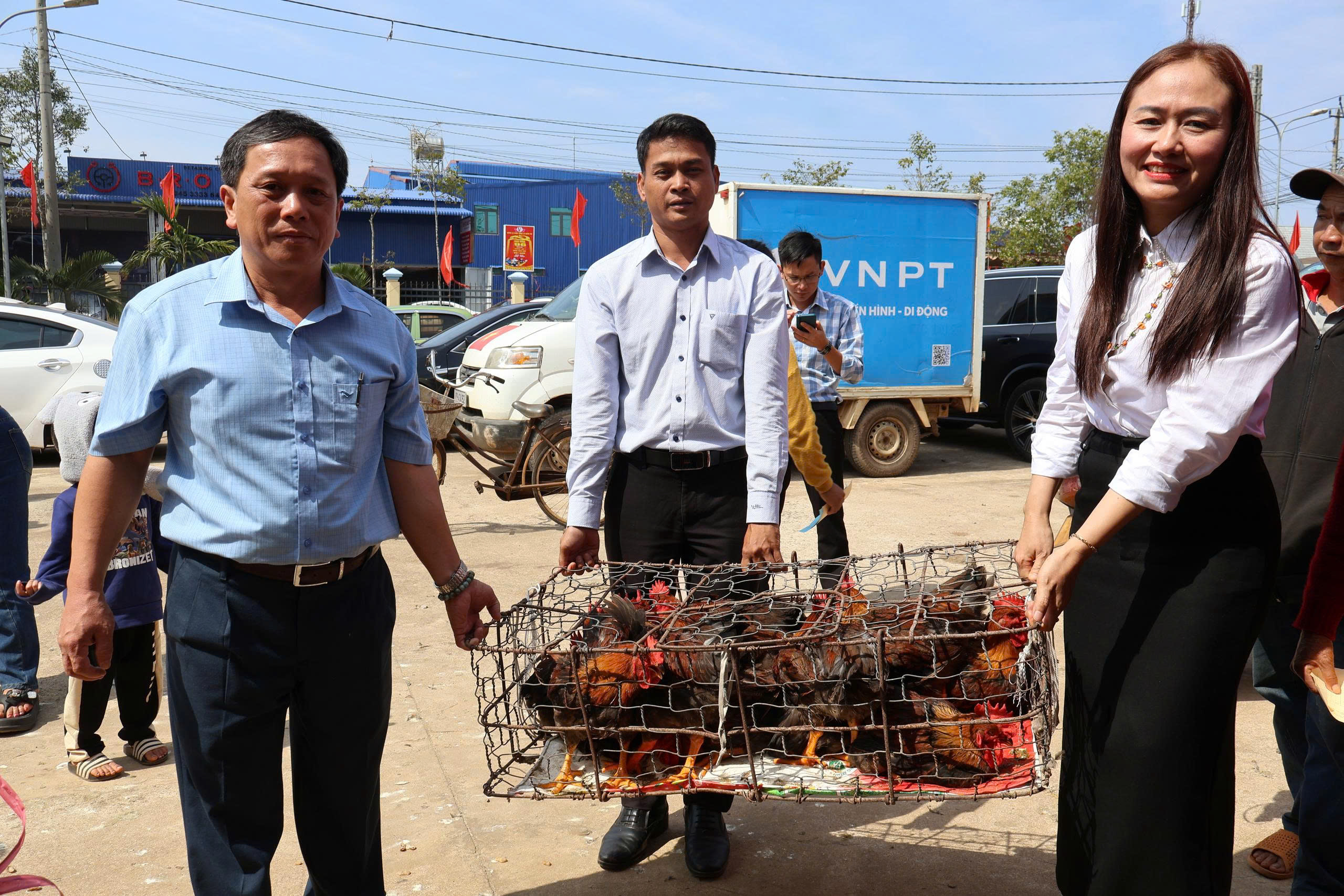 z7508153789363_04258d0eee8649337d1db961f27fb165