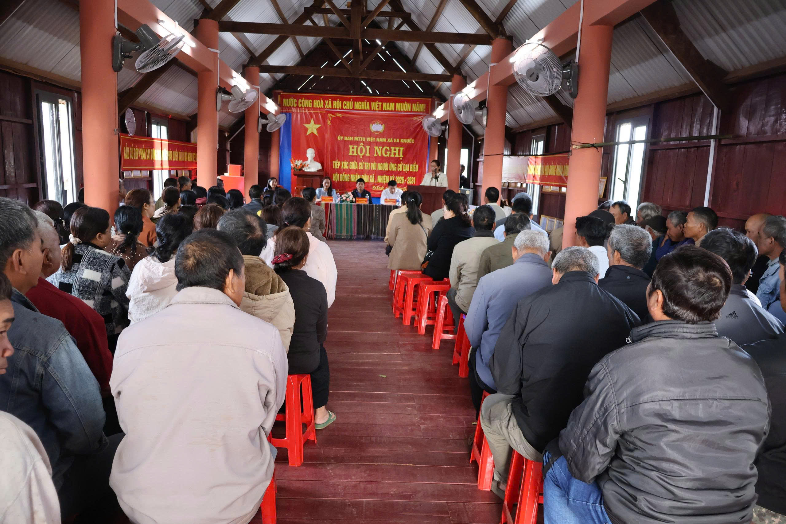 CÁC ỨNG CỬ VIÊN HĐND XÃ EA KNUẾC NHIỆM KỲ 2026 – 2031 TIẾP XÚC CỬ TRI, VẬN ĐỘNG BẦU CỬ.