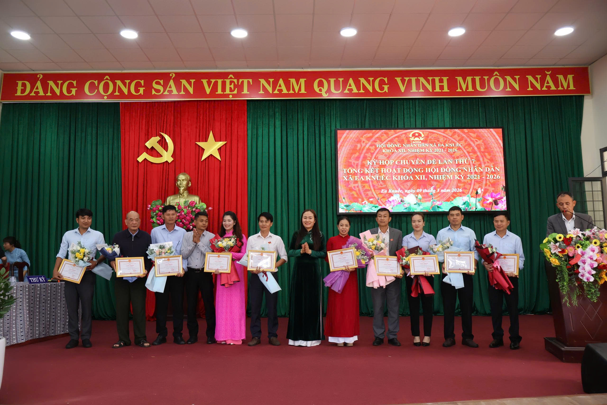 HỘI ĐỒNG NHÂN DÂN XÃ EA KNUẾC KHÓA XII, NHIỆM KỲ 2021- 2026 TỔ CHỨC KỲ HỌP CHUYÊN ĐỀ LẦN THỨ 7 .