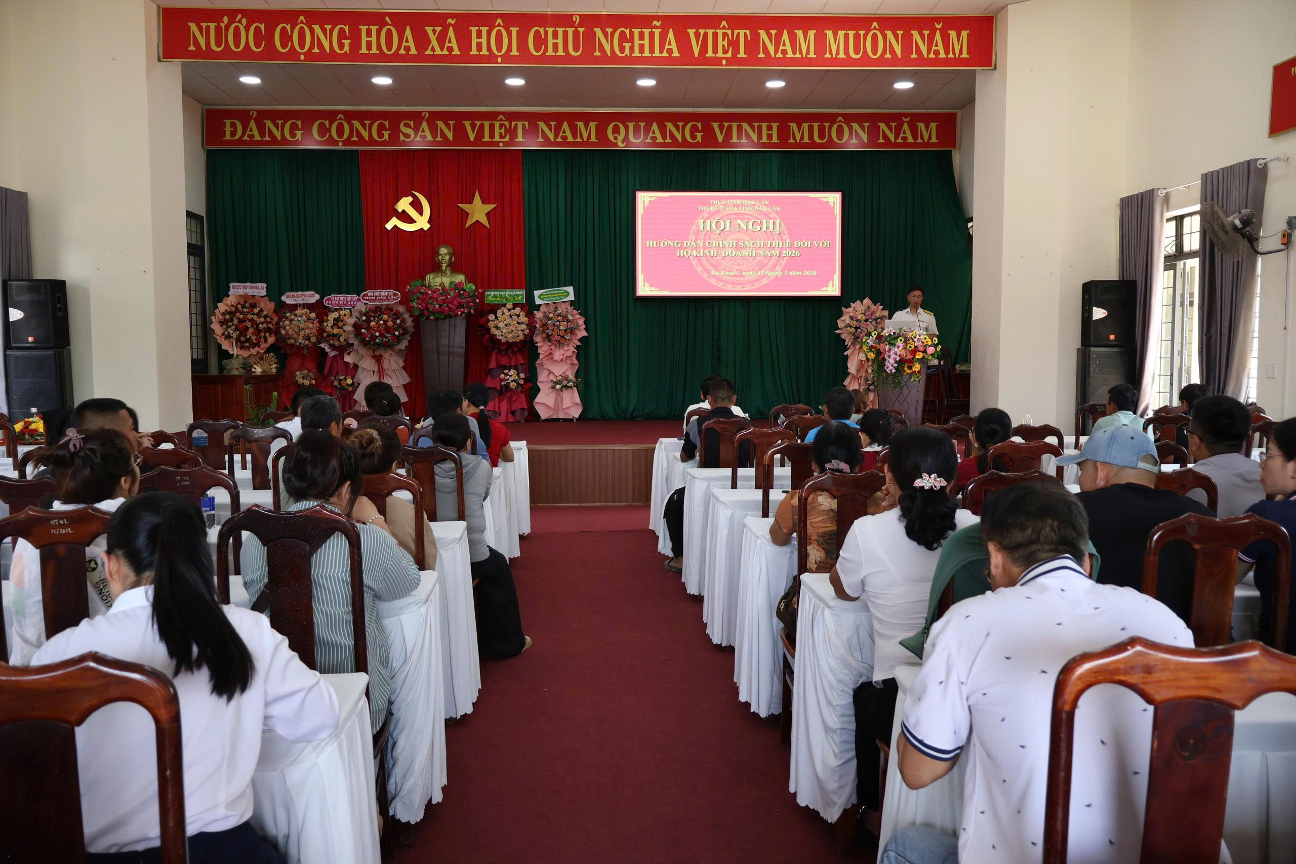 Hội nghị tuyên truyền phổ biến về chính sách thuế và quản lý thuế đối với hộ, cá nhân kinh doanh tại xã Ea Knuếc.