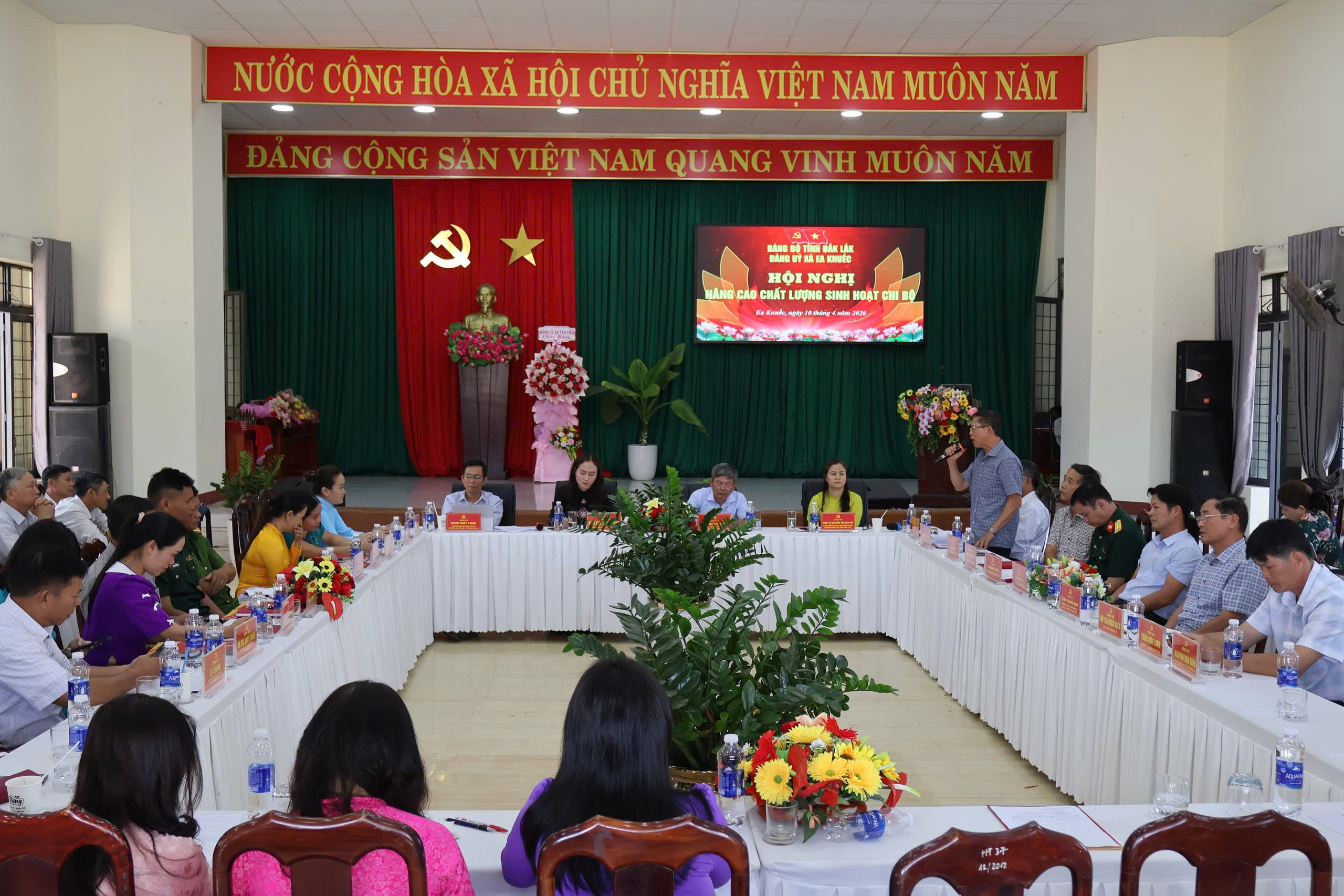 Xã Ea Knuếc: Chia sẻ giải pháp nâng cao chất lượng sinh hoạt chi bộ