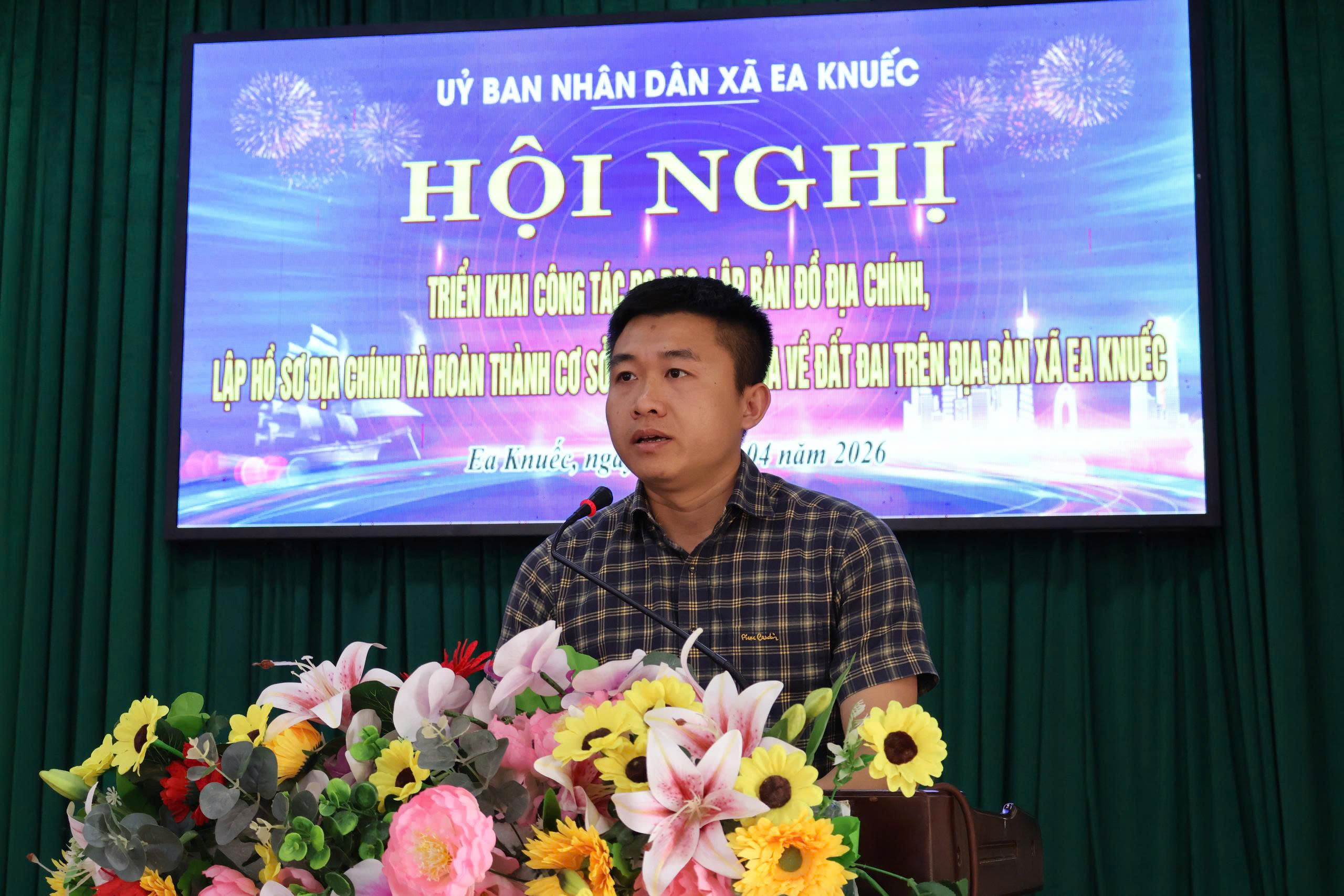 UBND xã Ea Knuếc tổ chức hội nghị triển khai công tác đo đạc, lập bản đồ địa chính, lập hồ sơ địa chính.
