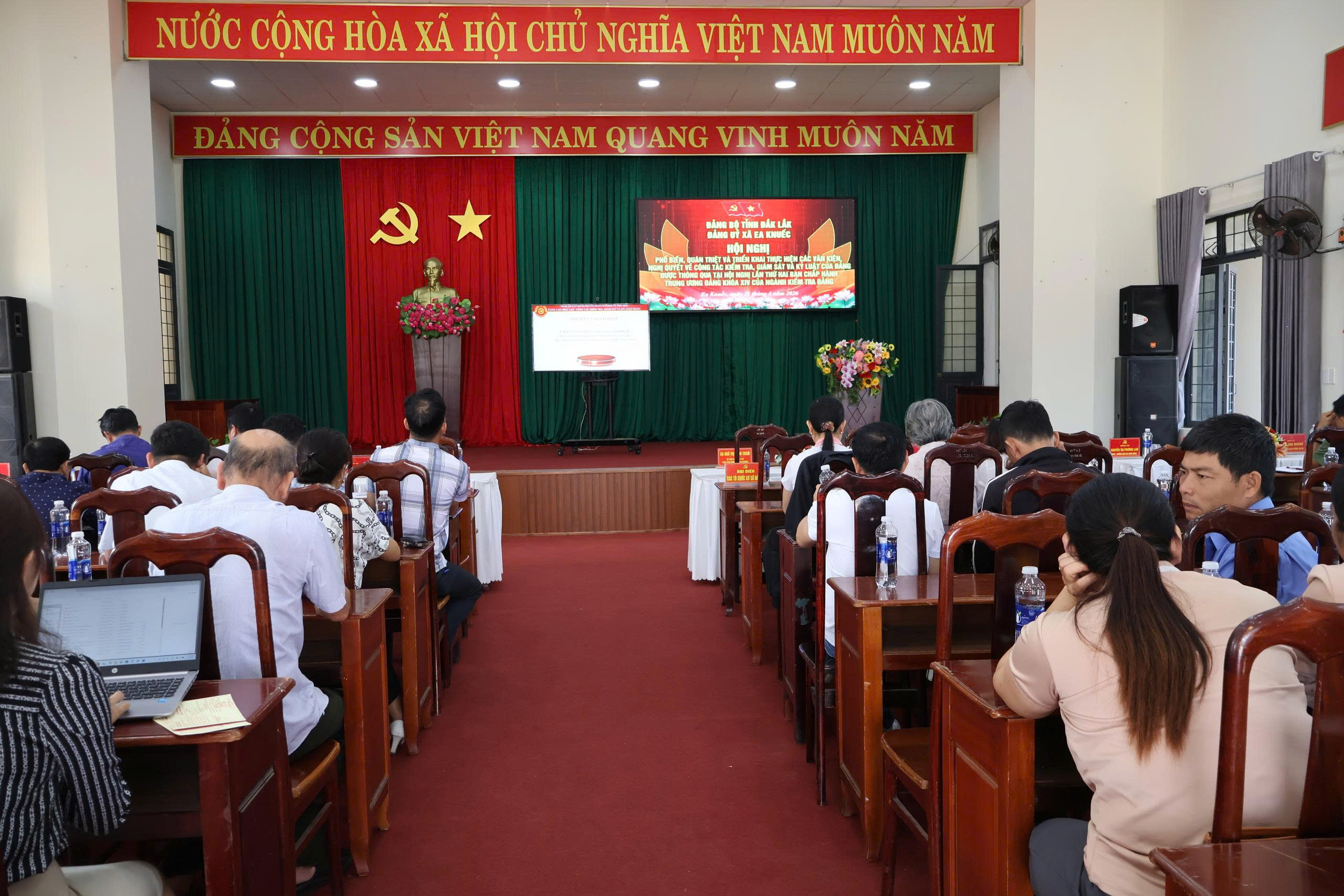 Xã Ea Knuếc tham gia hội nghị quán triệt, triển khai công tác kiểm tra, giám sát của Đảng.