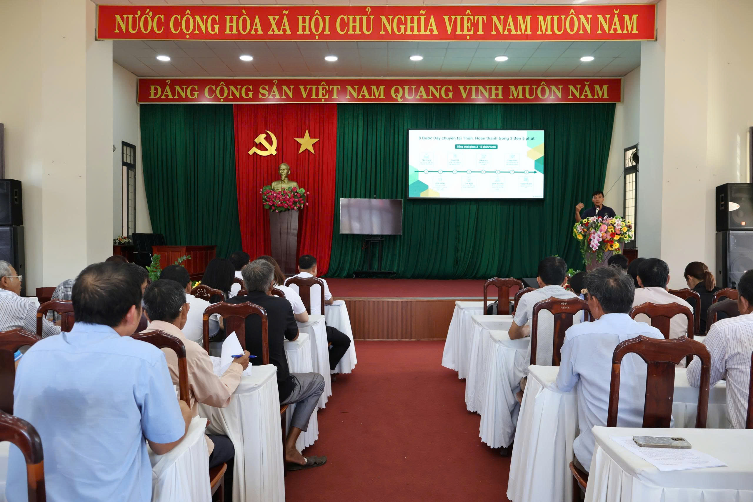 Hội nông dân xã Ea Knuếc tổ chức hội nghị tập huấn triển khai truy xuất nguồn gốc nông sản trên địa bàn xã Ea Knuếc .