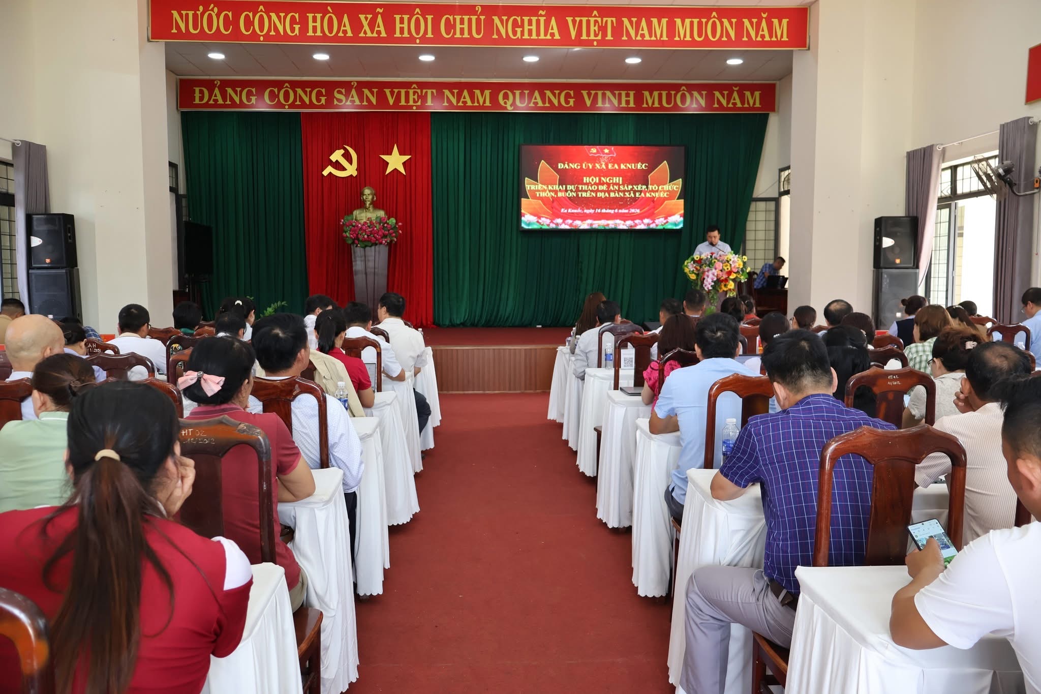Đảng uỷ xã Ea Knuếc Hội nghị triển khai dự thảo đề án sắp xếp, tổ chức lại các thôn, buôn trên địa bàn.