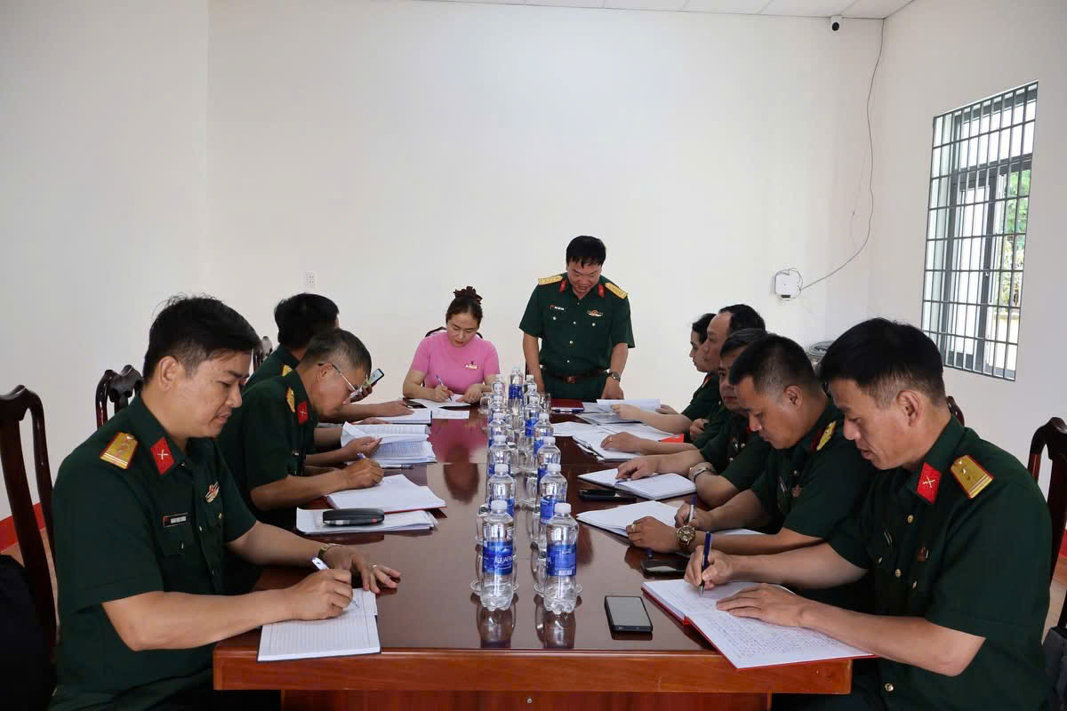Công ty TNHH MTV Cà phê 15 đến thăm và làm việc với UBND xã Ea Knuếc.