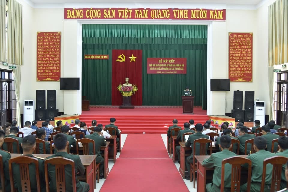 Lễ kết nghĩa phối hợp hoạt động giữa Lữ đoàn đặc Công Bộ 198 với xã Ea Knuếc và Phường Tân Lập, tỉnh Đắk Lắk.