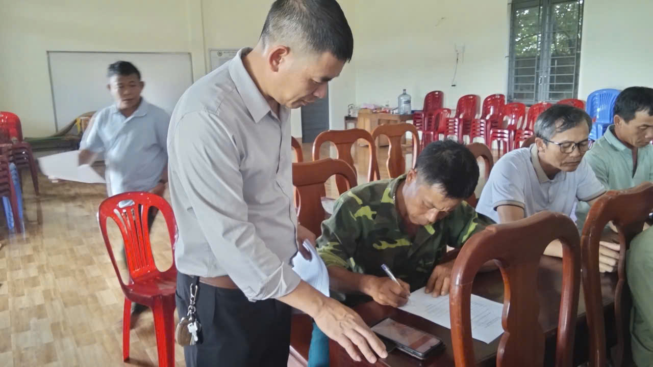 Hội nông dân xã Ea Knuếc tổ chức hội nghị hướng dẫn triển khai truy xuất nguồn gốc cho hội viên nông dân buôn Ea Kmát.