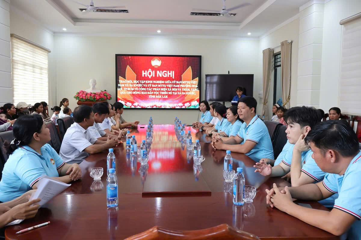 Uỷ ban Mặt trận tổ quốc Việt nam Xã Ea Knuếc tiếp và làm việc với UBMTTQVN phường Hòa Lợi, TP. Hồ Chí Minh đến thăm trao đổi, học tập kinh nghiệm
