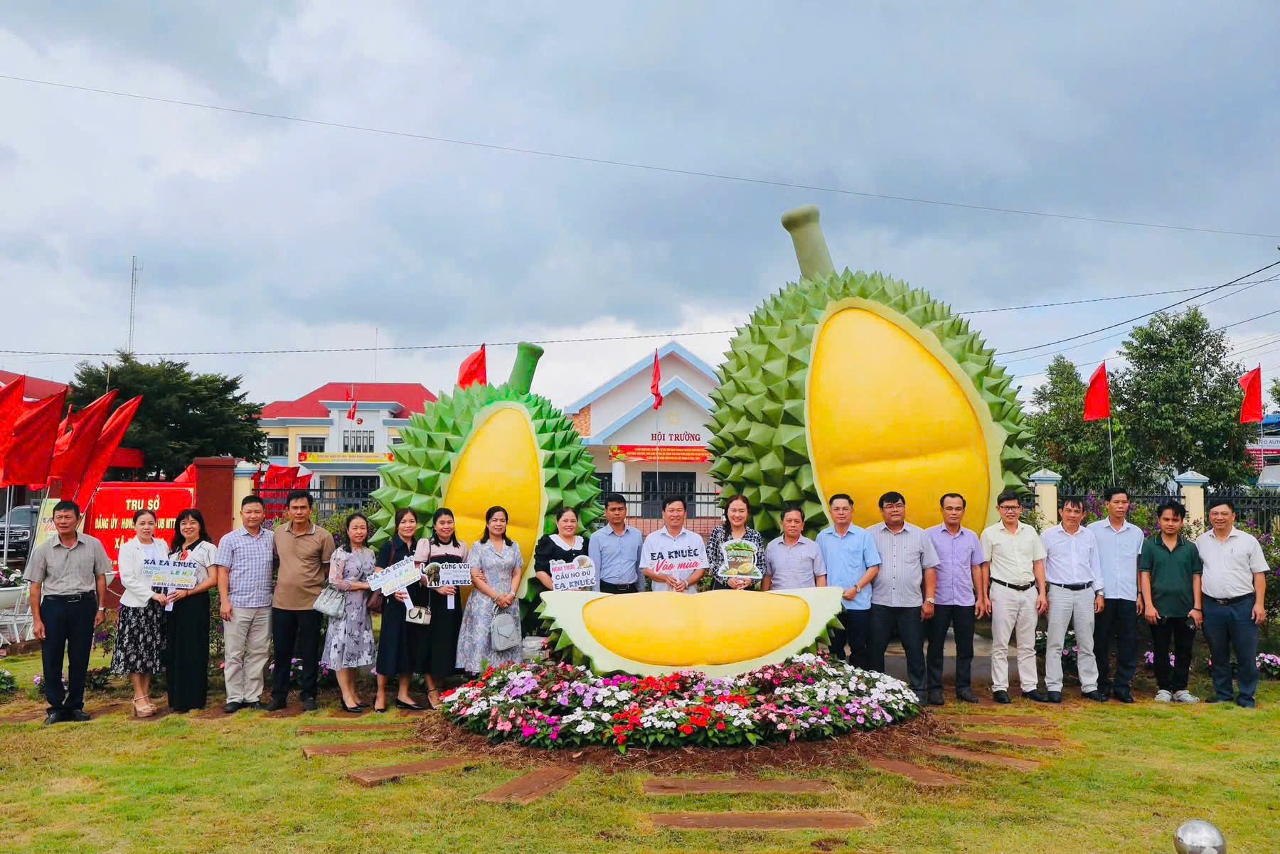 Đoàn công tác HĐND xã Ngũ Hiệp, tỉnh Đồng Tháp đến thăm, trao đổi và học tập kinh nghiệm tại xã Ea Knuếc