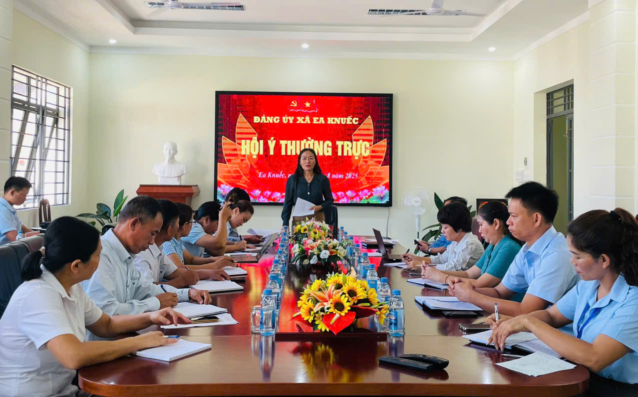 Đảng uỷ xã Ea Knuếc tổ chức họp Thường trực chuẩn bị cho buổi Livestream: “Nữ Bí thư Đảng uỷ xã Ea Knuếc cùng bà con buôn làng bán sản phẩm Sầu riêng”