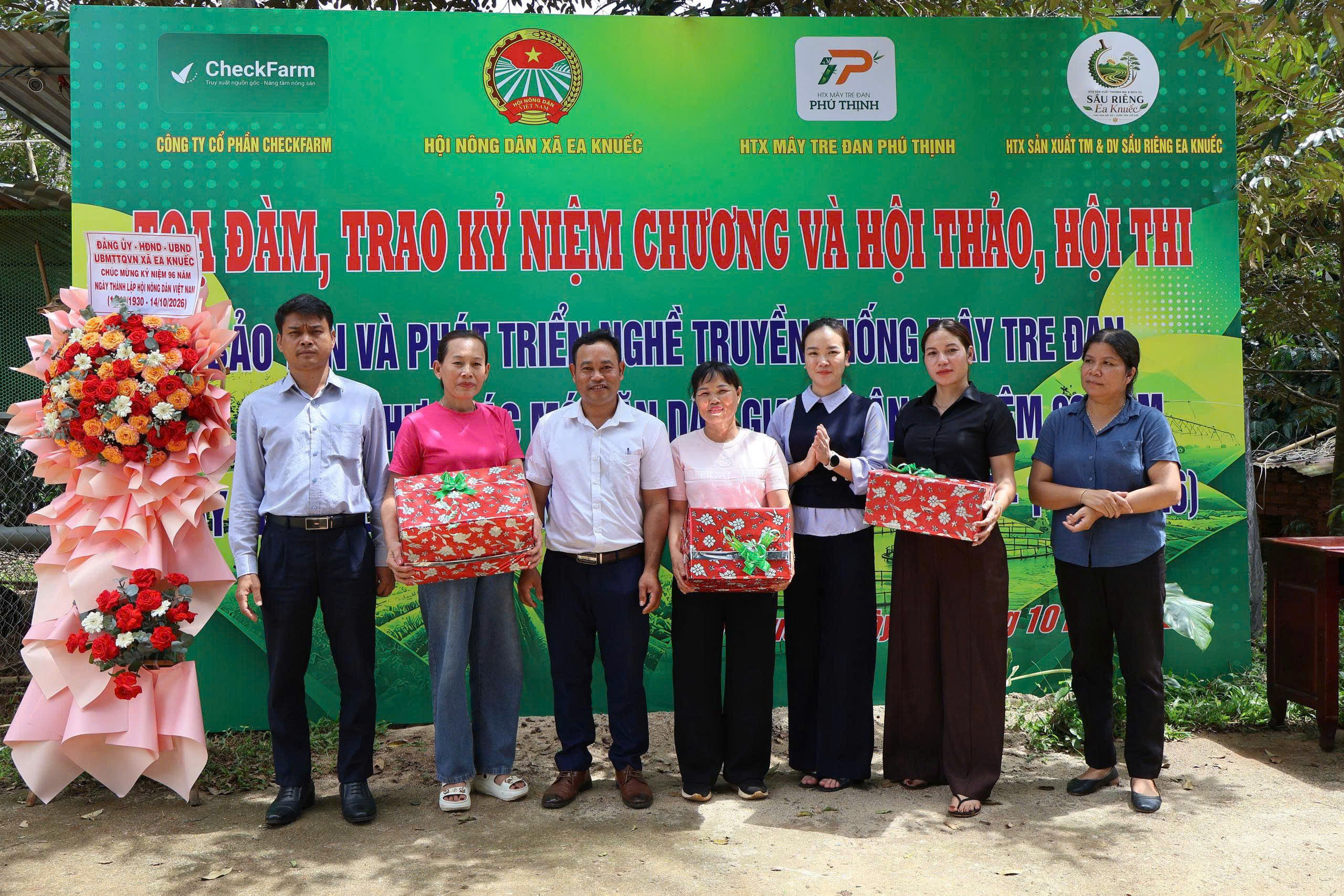 Hội Nông dân xã Ea Knuếc toạ đàm kỷ niệm 96 năm ngày thành lập Hội Nông dân Việt Nam