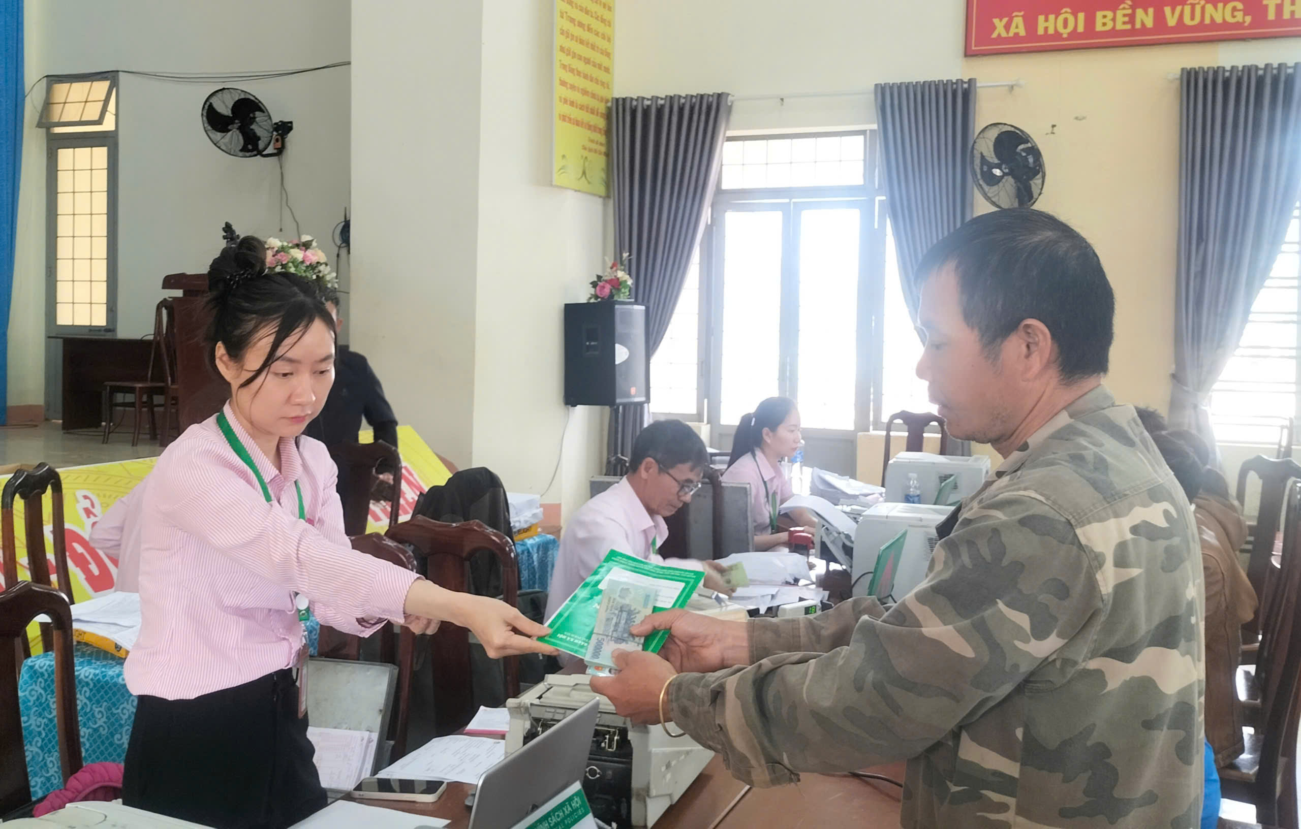 ĐIỂM GIAO DỊCH XÃ HOẠT ĐỘNG ĐẶC THÙ CỦA NGÂN HÀNG CHÍNH SÁCH XÃ HỘI