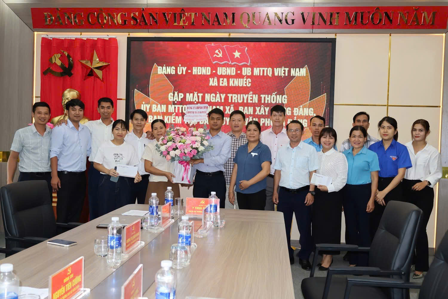 Đảng ủy -  HĐND - UBND – UBMTTQVN xã  Ea Knuếc gặp mặt ngày truyền thống UBMTTQVN xã, Ban xây dựng Đảng, Uỷ ban kiểm tra Đảng và Văn phòng Đảng ủy